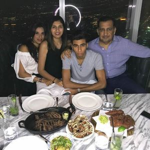 Meet your Posher, Hamza